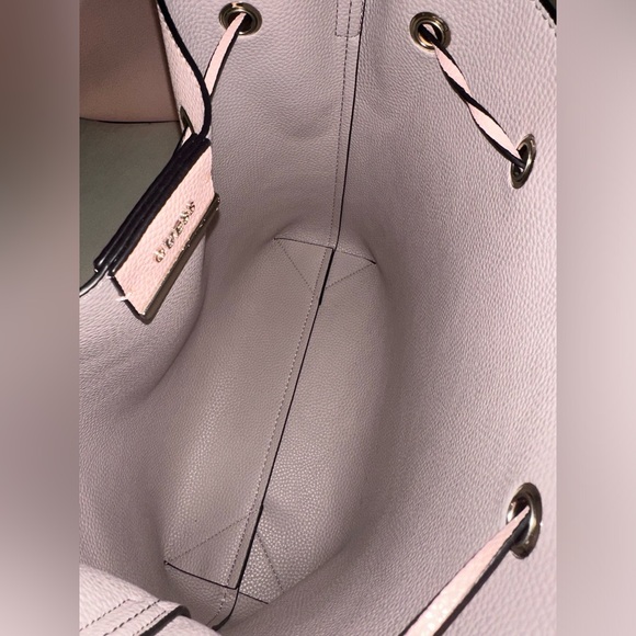 Guess Bucket Bag - Picture 5 of 8